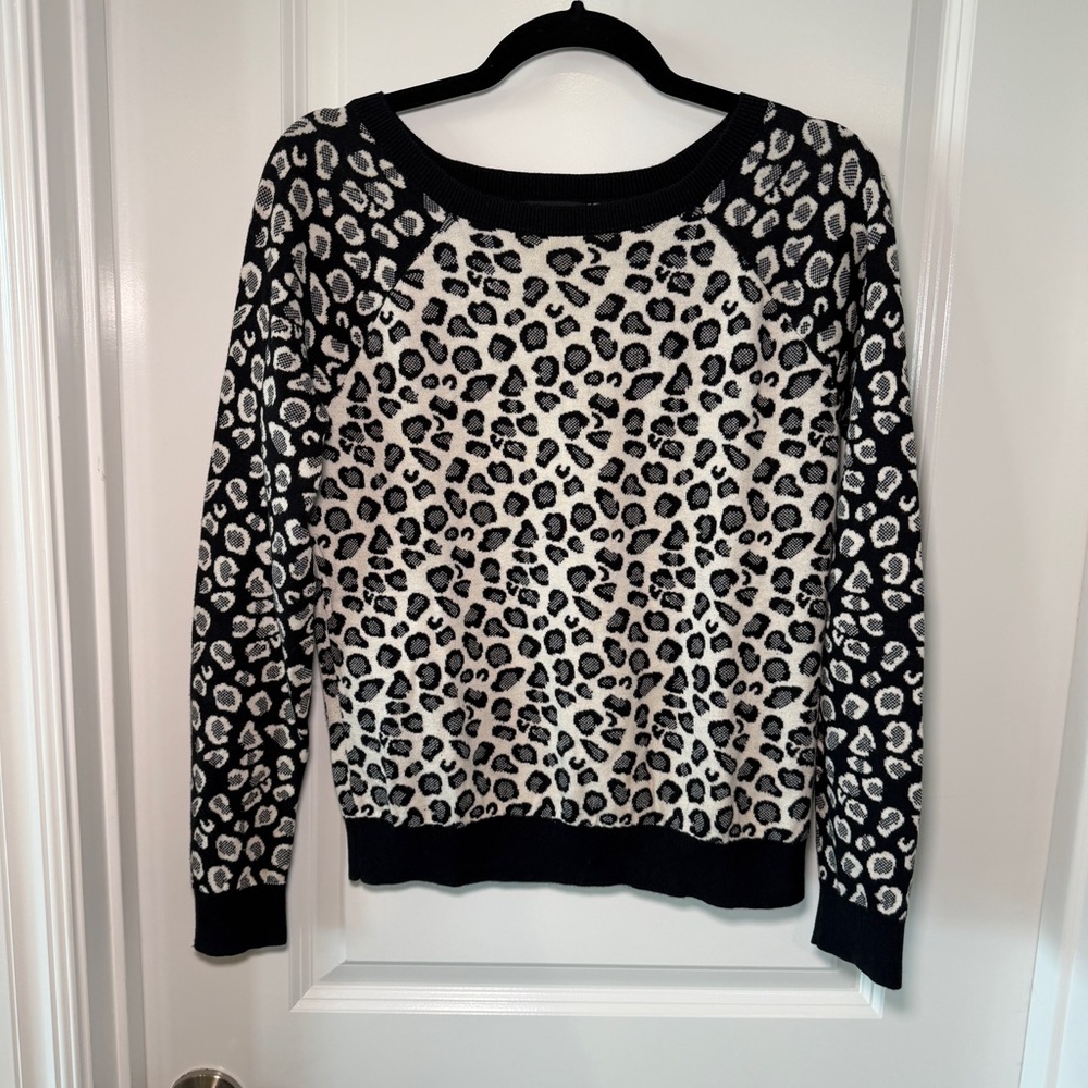 Women’s 100% Cotton Black & White Leopard Animal‎ Print Sweater Size Medium